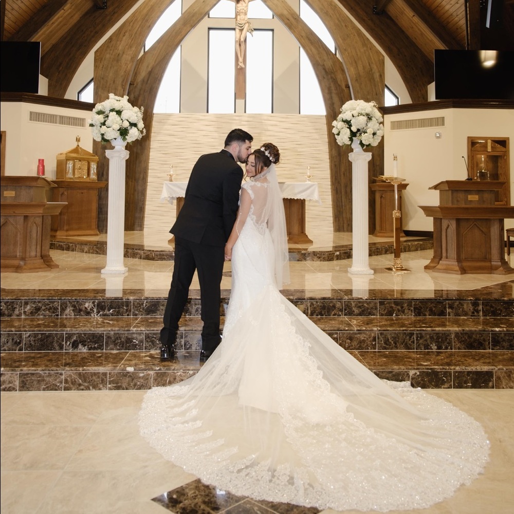 Alessandra Rinaudo designer bridal gown